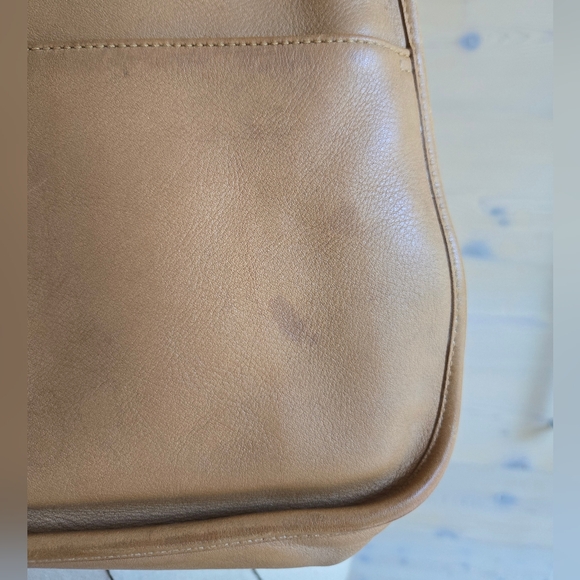 Vintage Coach 9718 Shoulder Crescent Flap Bag With Vintage Gold Hardware - Picture 7 of 16